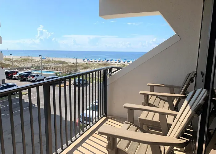 Island Winds West: Beachfront Retreat With Hangout Access *