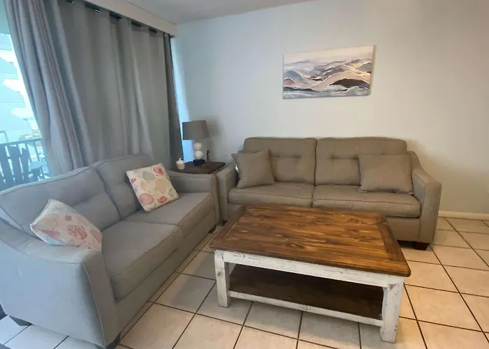 Holiday home Island Winds West: Beachfront Retreat With Hangout Access
