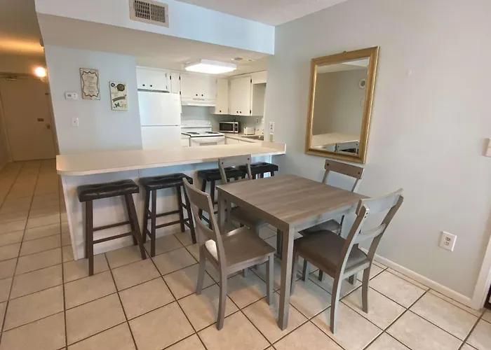 Island Winds West: Beachfront Retreat With Hangout Access Gulf Shores