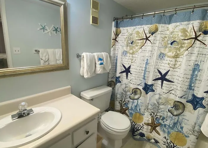 Holiday home Island Winds West: Beachfront Retreat With Hangout Access *