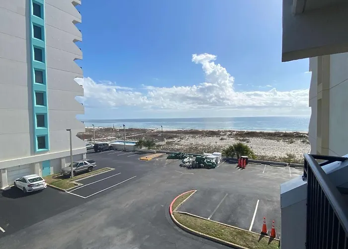 Island Winds West: Beachfront Retreat With Hangout Access Holiday home