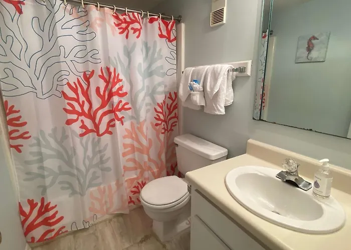 Island Winds West: Beachfront Retreat With Hangout Access Gulf Shores