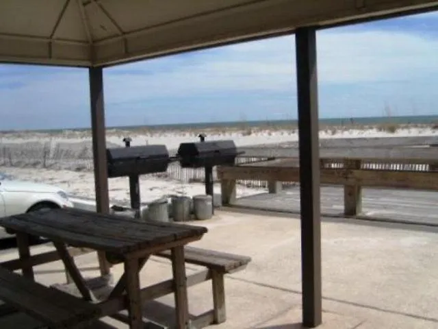 Island Winds West: Beachfront Retreat With Hangout Access *