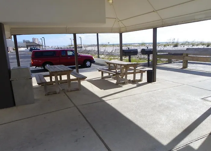 Holiday home Island Winds West: Beachfront Retreat With Hangout Access